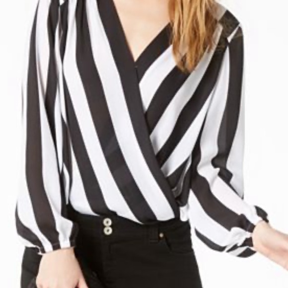 Size M top - Picture 3 of 3